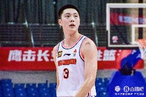 季孟年：今晚胡明轩最打动人的不是准绝杀三分 而是脸上那股杀气