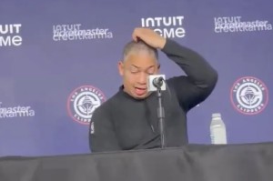 星空体育app下载-泰伦-卢：我计划让邓恩在本赛季剩余比赛中继续担任首发