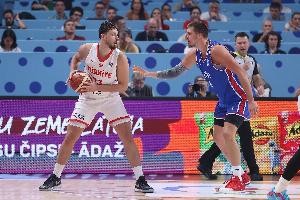 申京：对阵塞尔维亚那场是最难的 为他们遭遇伤病出局感到遗憾