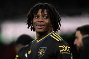 曼晚：曼联还在评估多尔古的伤势，现阶段还未确定具体伤缺时间