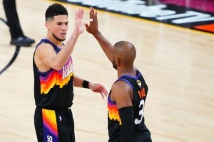 布克为太阳奠定开局基调 得分手也能化身防守大闸